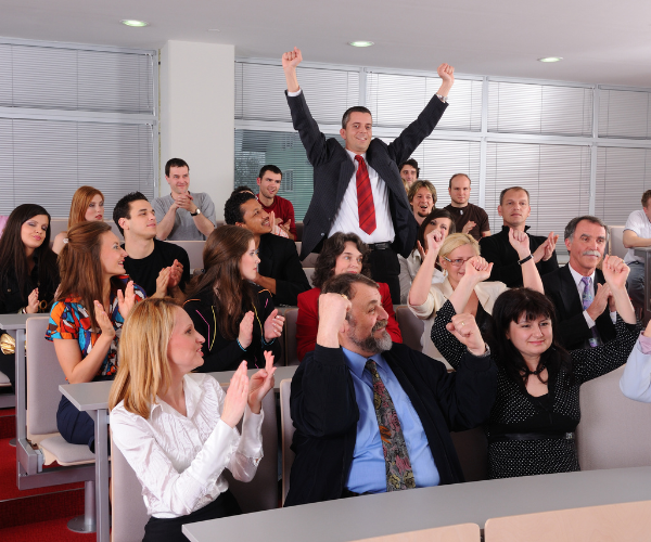 equipe celebre victoire en seminaire
